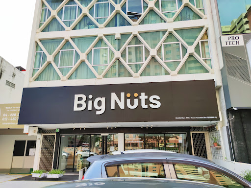 White Houze, Nuts & Granola